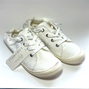 NWT Live‎ Well ACative sneakers SZ 10, cream color women’s